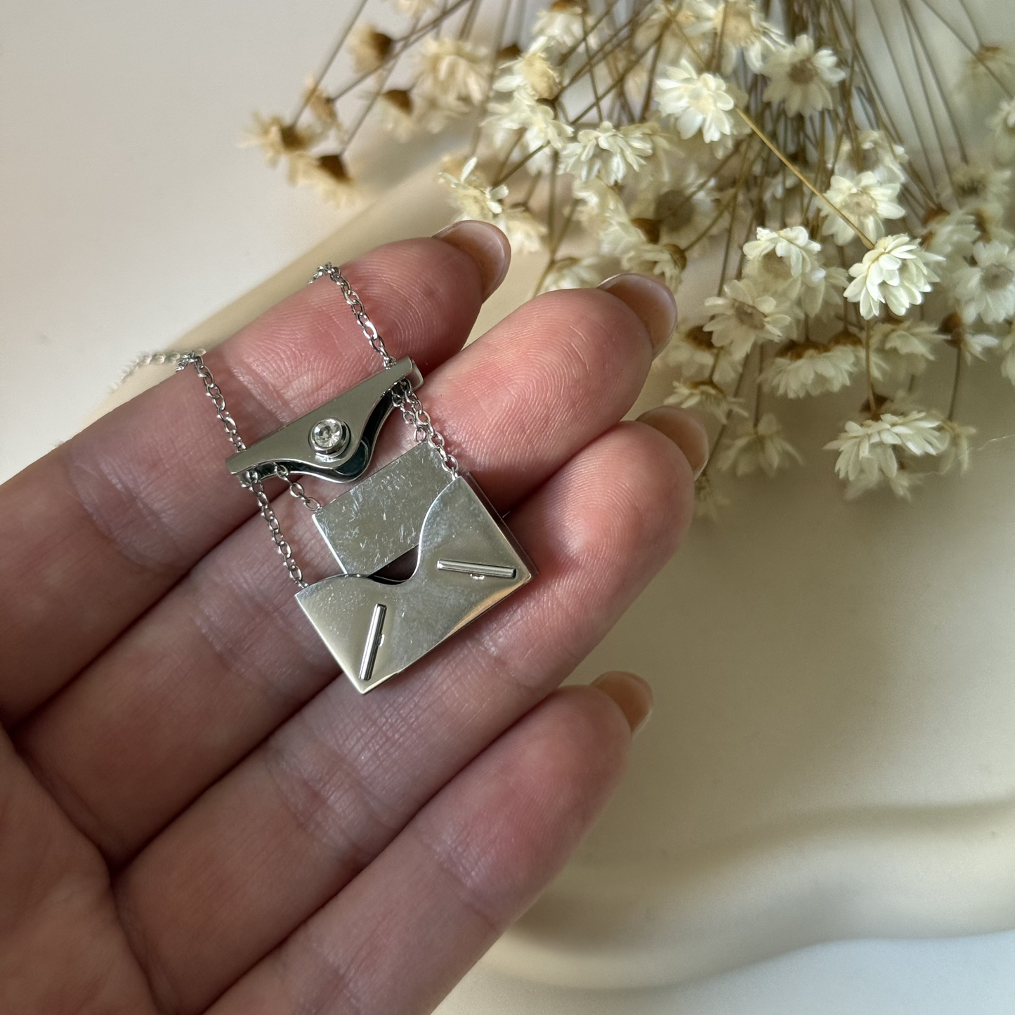 Collier lettre en argent